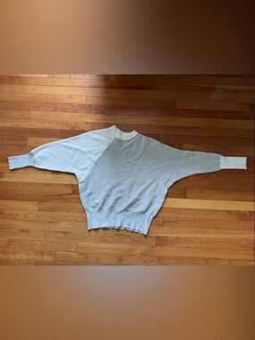 Suzy Shier Gray and Off-White Ribbed Crewneck Sweater